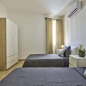 direct-seaviews-tigne-sliema-apartment.hotelssaintjulians.com/